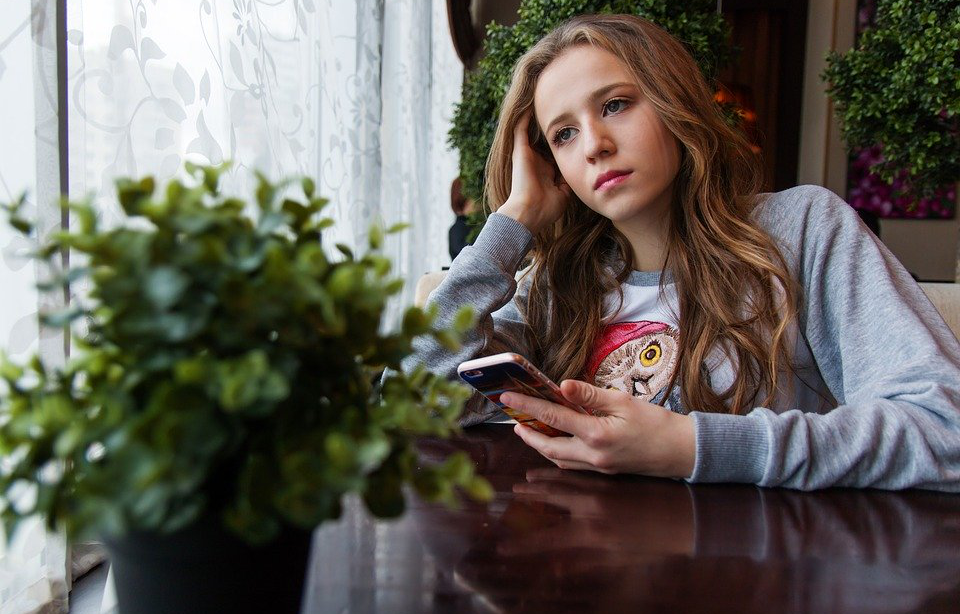 3 Signs That Your Teenager Struggles with Anxiety